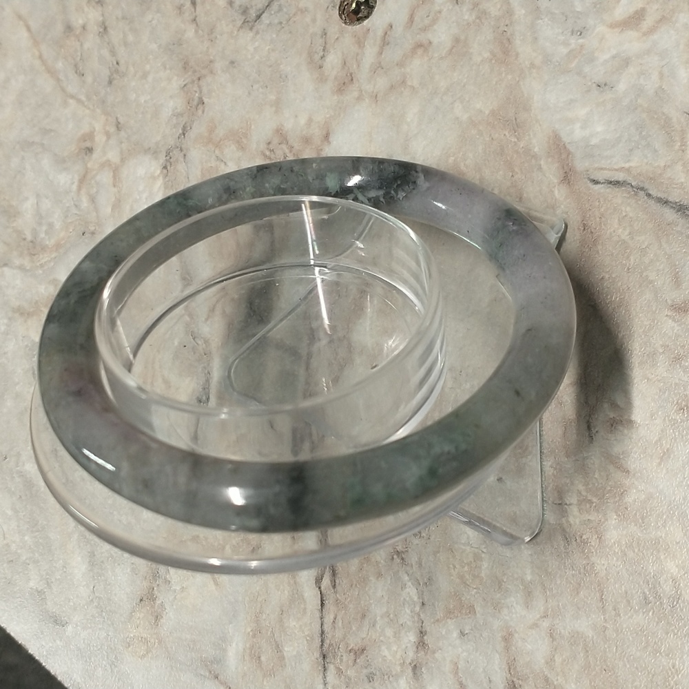 Water Jadeite bangle - Picture 4 of 6